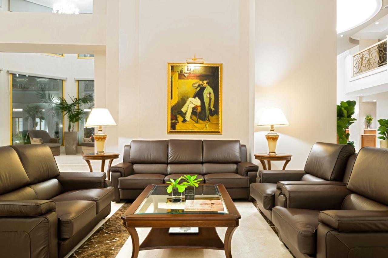 宫殿大酒店 塞萨洛尼基 外观 照片 The lobby of the hotel