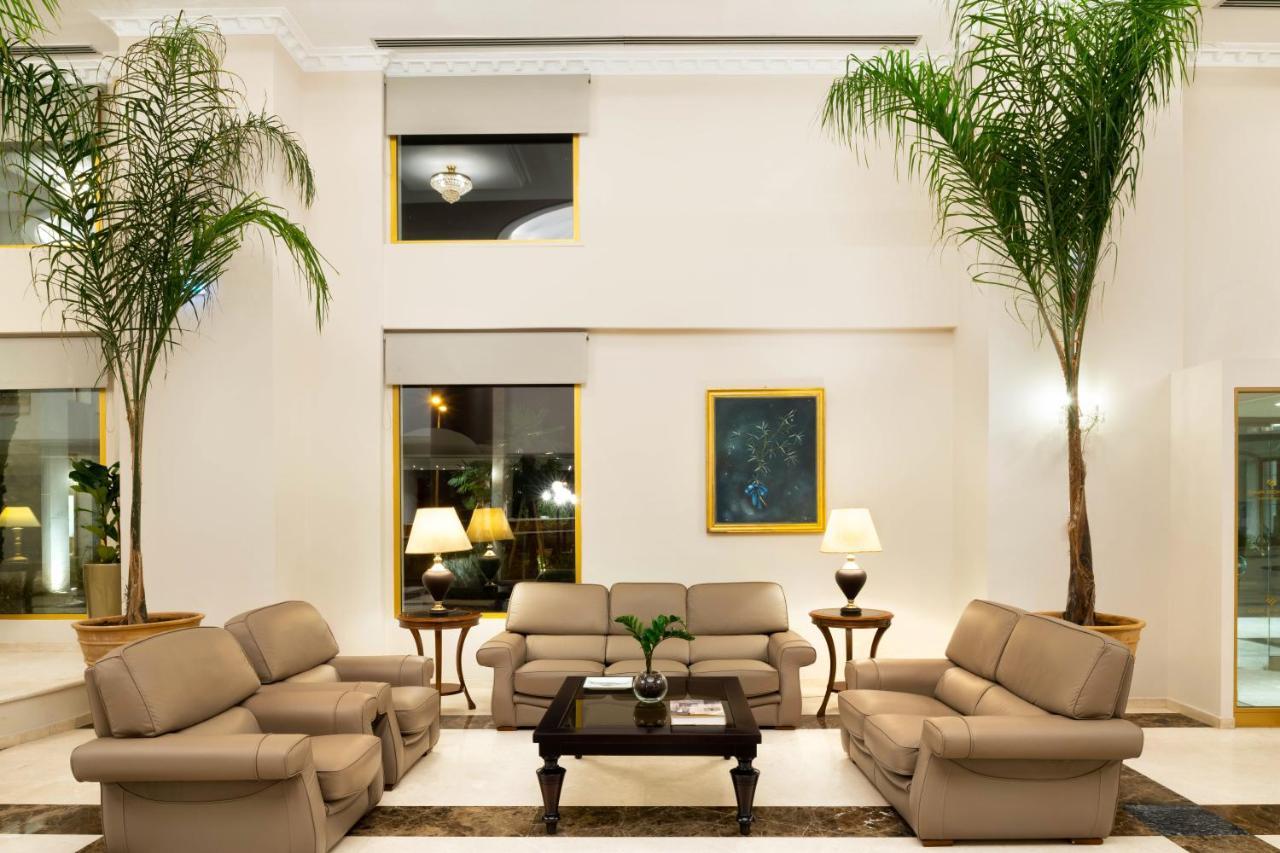宫殿大酒店 塞萨洛尼基 外观 照片 The lobby of the hotel