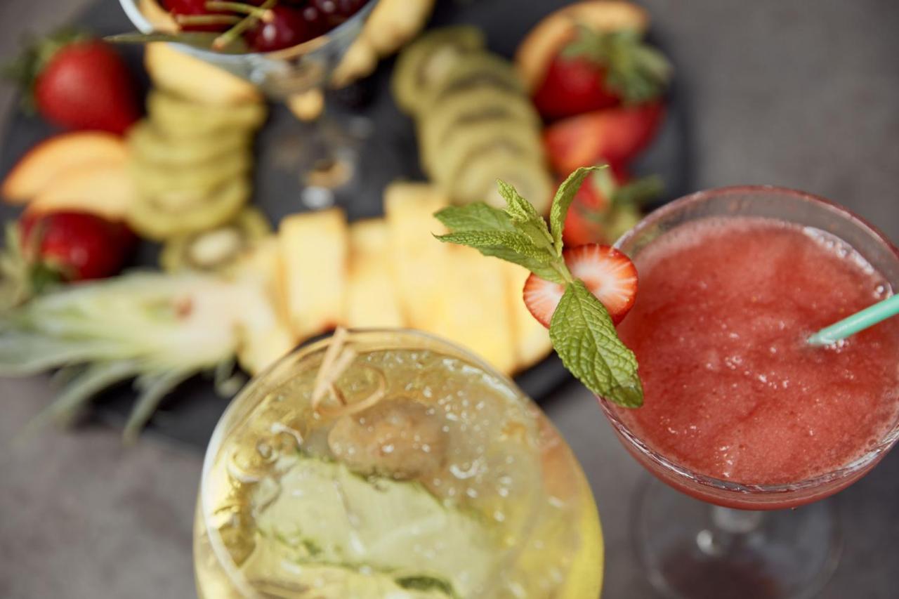 宫殿大酒店 塞萨洛尼基 外观 照片 A strawberry margarita