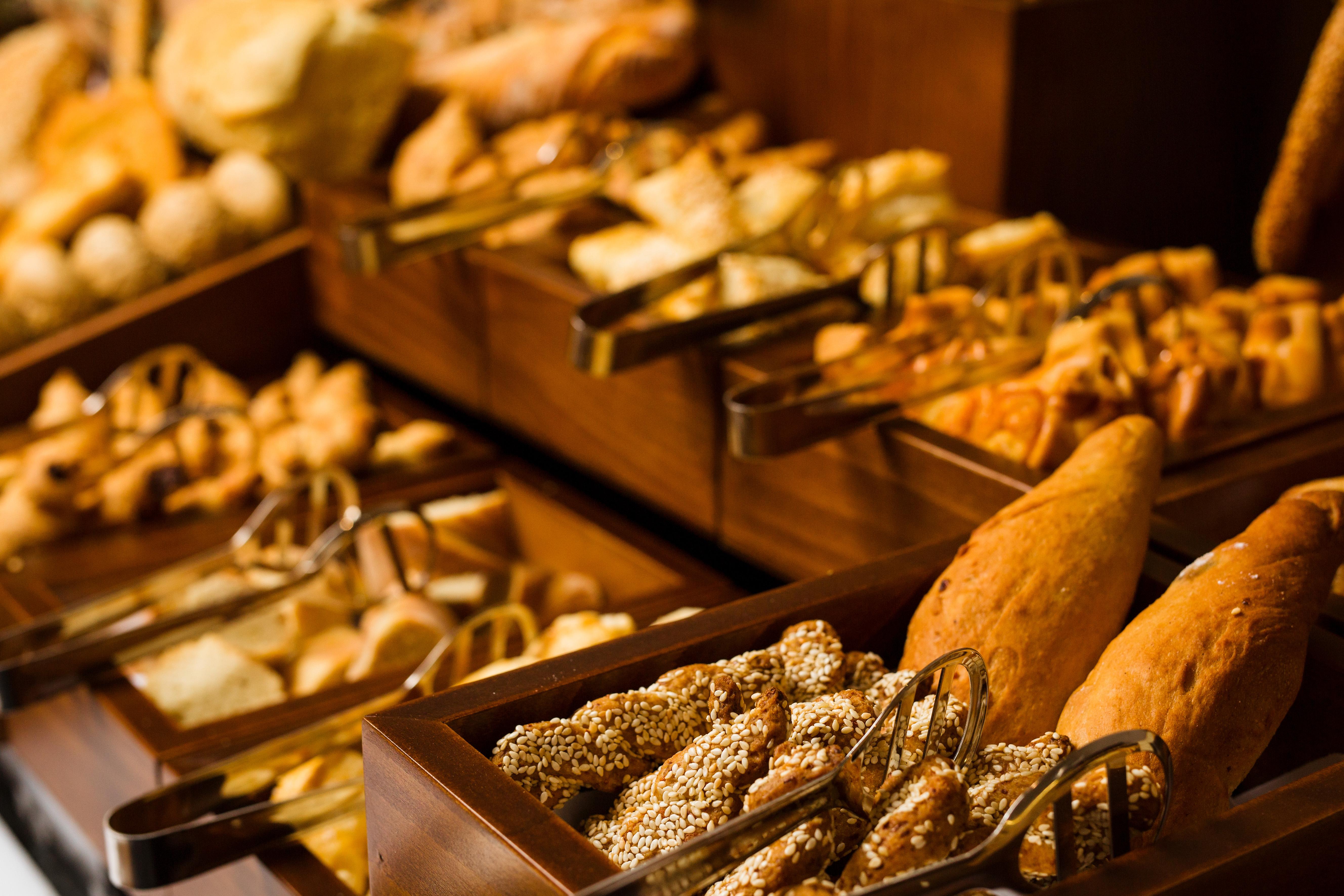 宫殿大酒店 塞萨洛尼基 外观 照片 A selection of pastries at a buffet