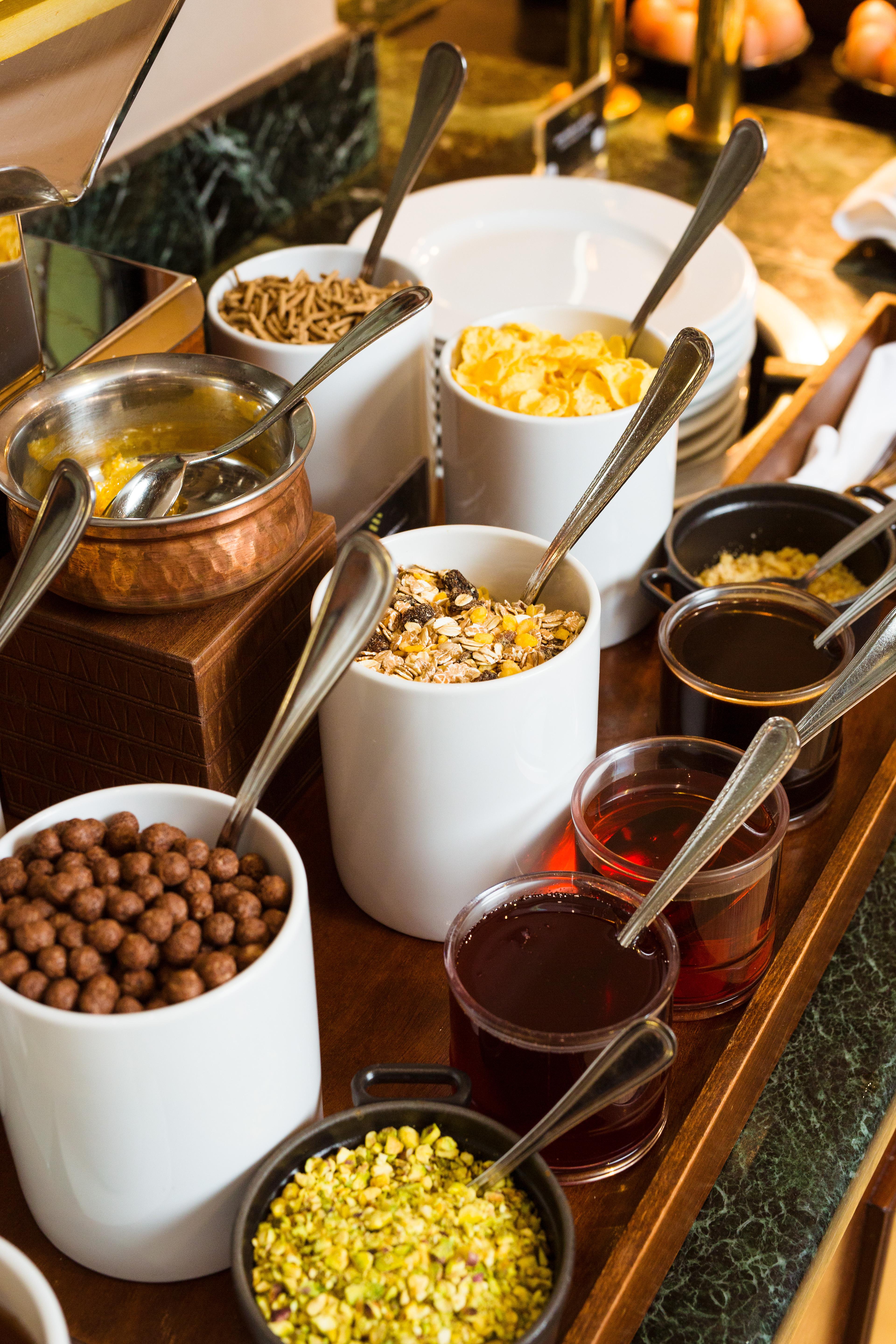 宫殿大酒店 塞萨洛尼基 外观 照片 A selection of breakfast cereals