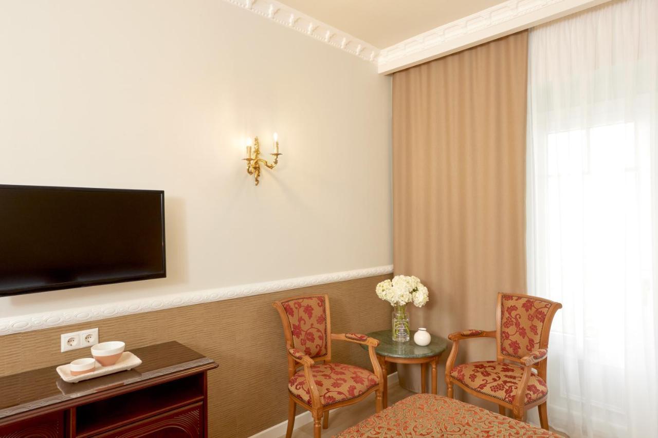 宫殿大酒店 塞萨洛尼基 外观 照片 A room at the hotel