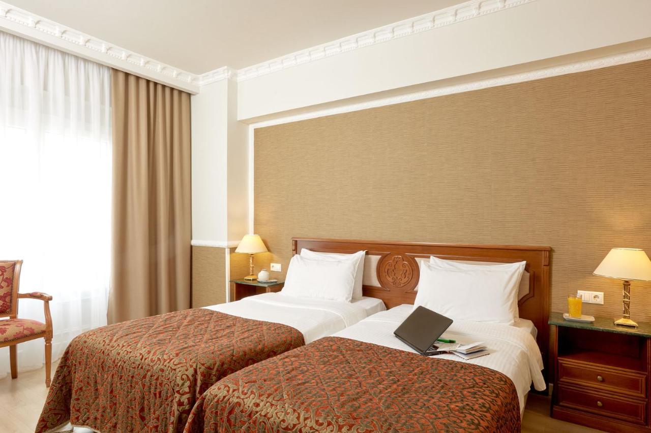 宫殿大酒店 塞萨洛尼基 外观 照片 A typical hotel room