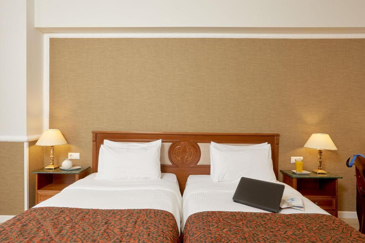 宫殿大酒店 塞萨洛尼基 外观 照片 A typical room at the hotel