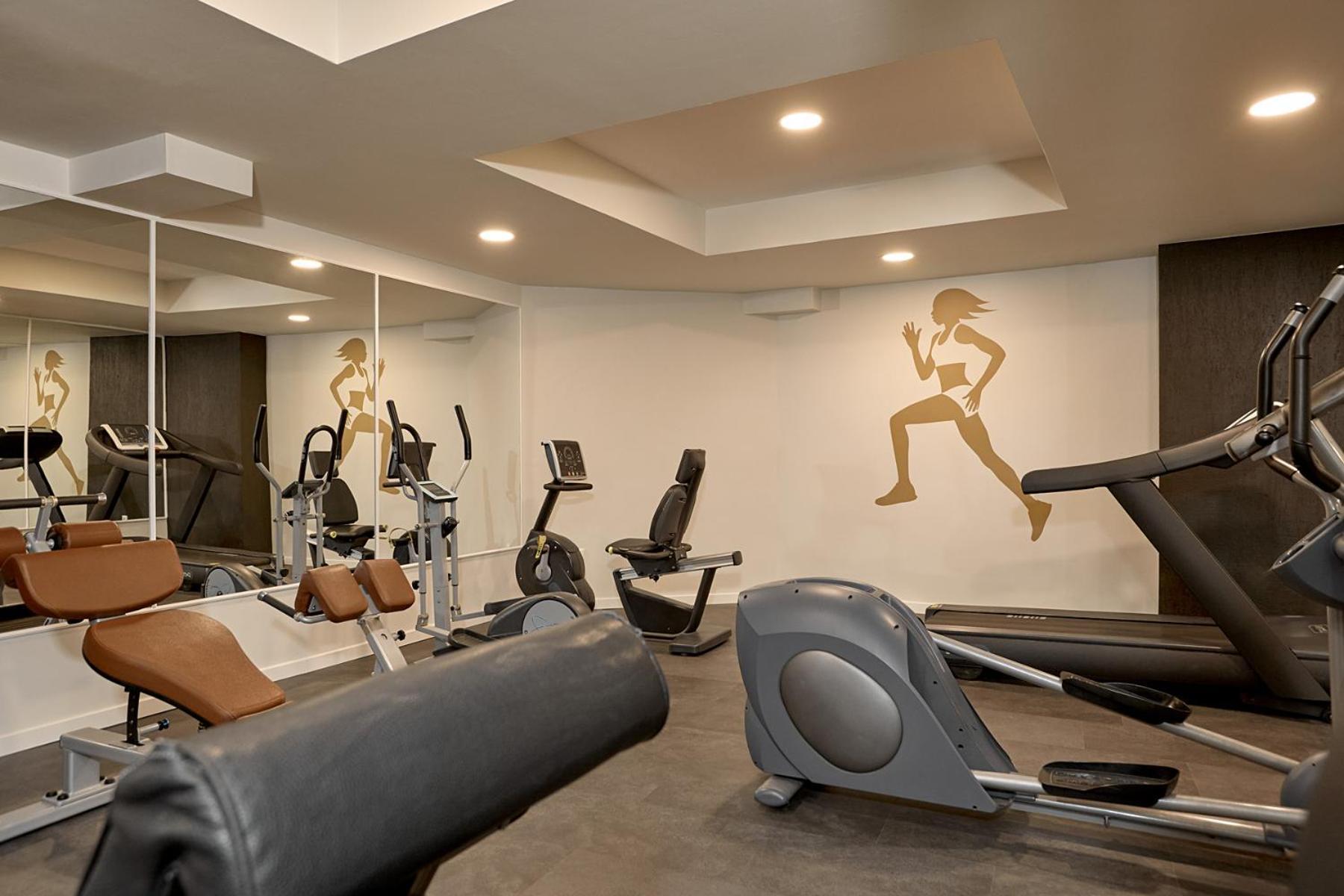 宫殿大酒店 塞萨洛尼基 外观 照片 The gym at the hotel