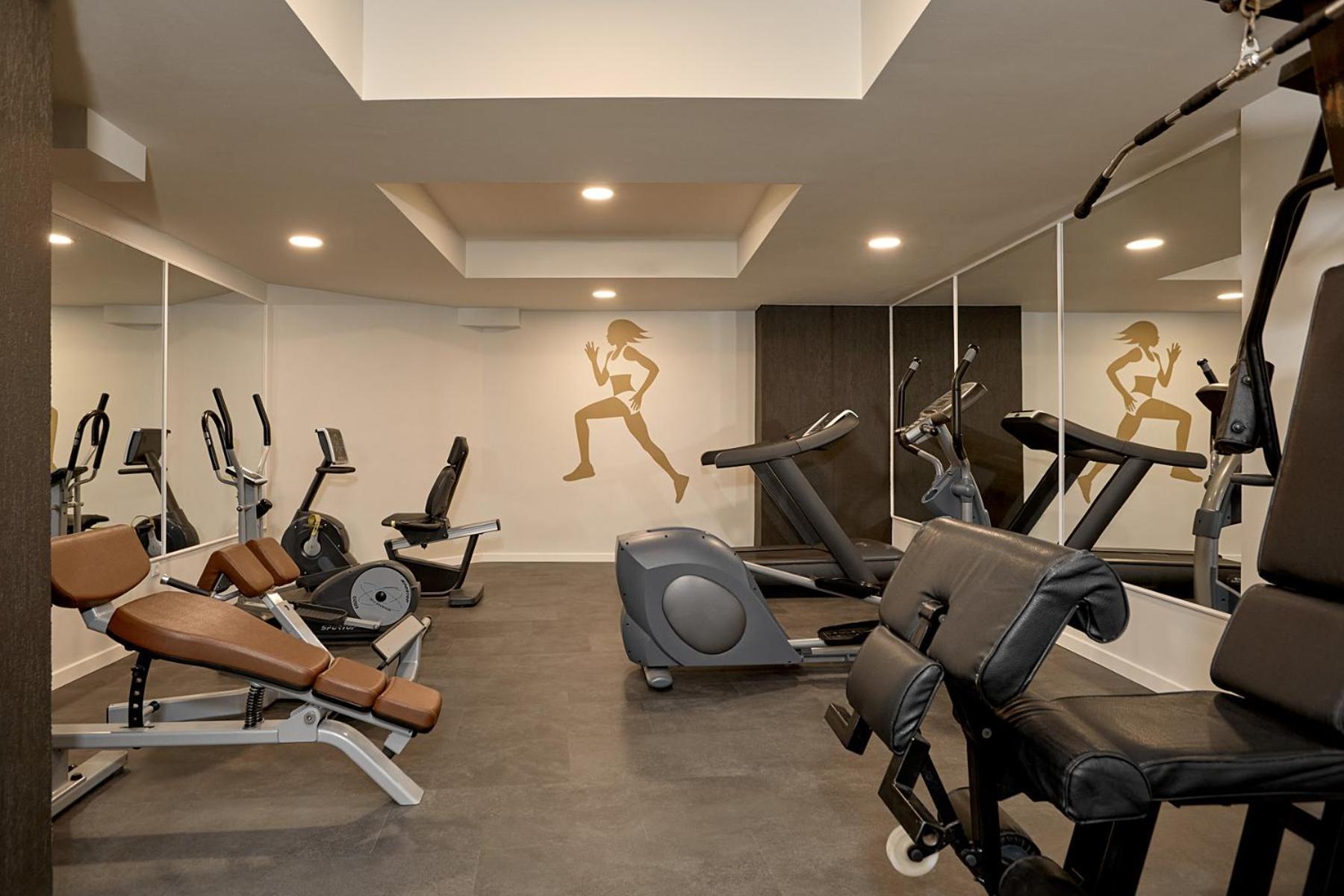 宫殿大酒店 塞萨洛尼基 外观 照片 The gym at the hotel